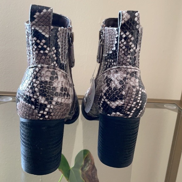 Blondo Waterproof snakeskin booties block Heel - Picture 5 of 9